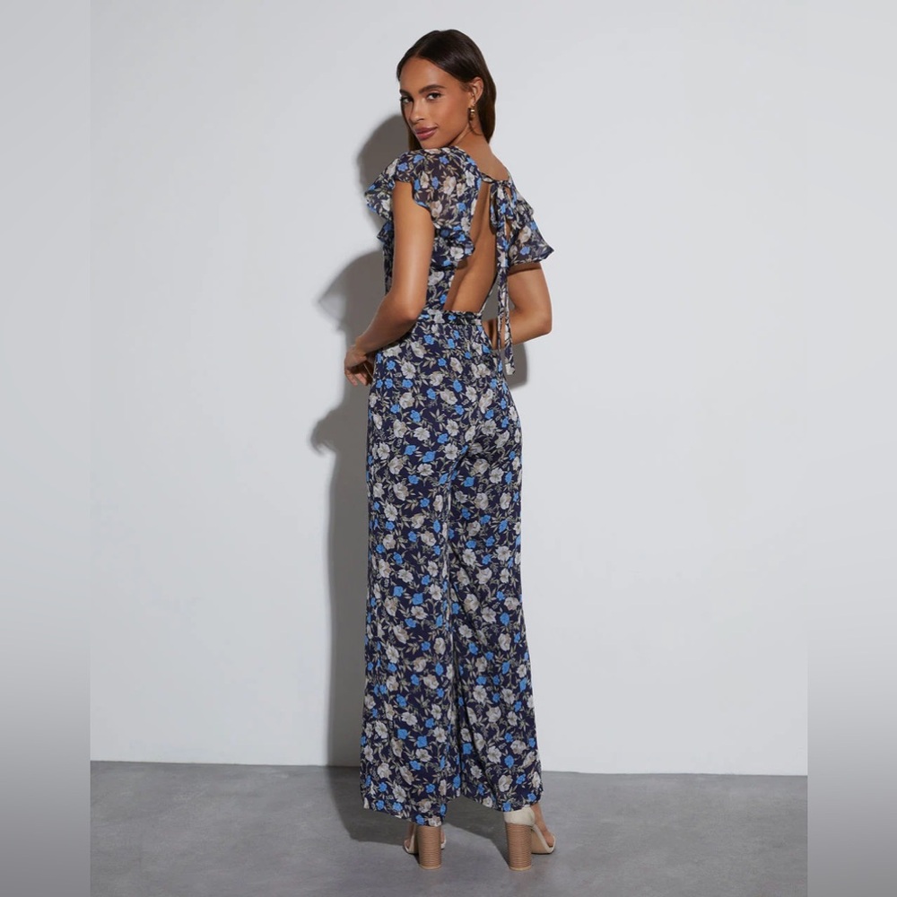 NEVER WORN Vici Pamela Floral JumpsuitOpen Back Wide Leg Pants size Medium